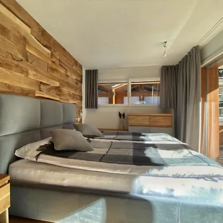 Romaine Apartment *